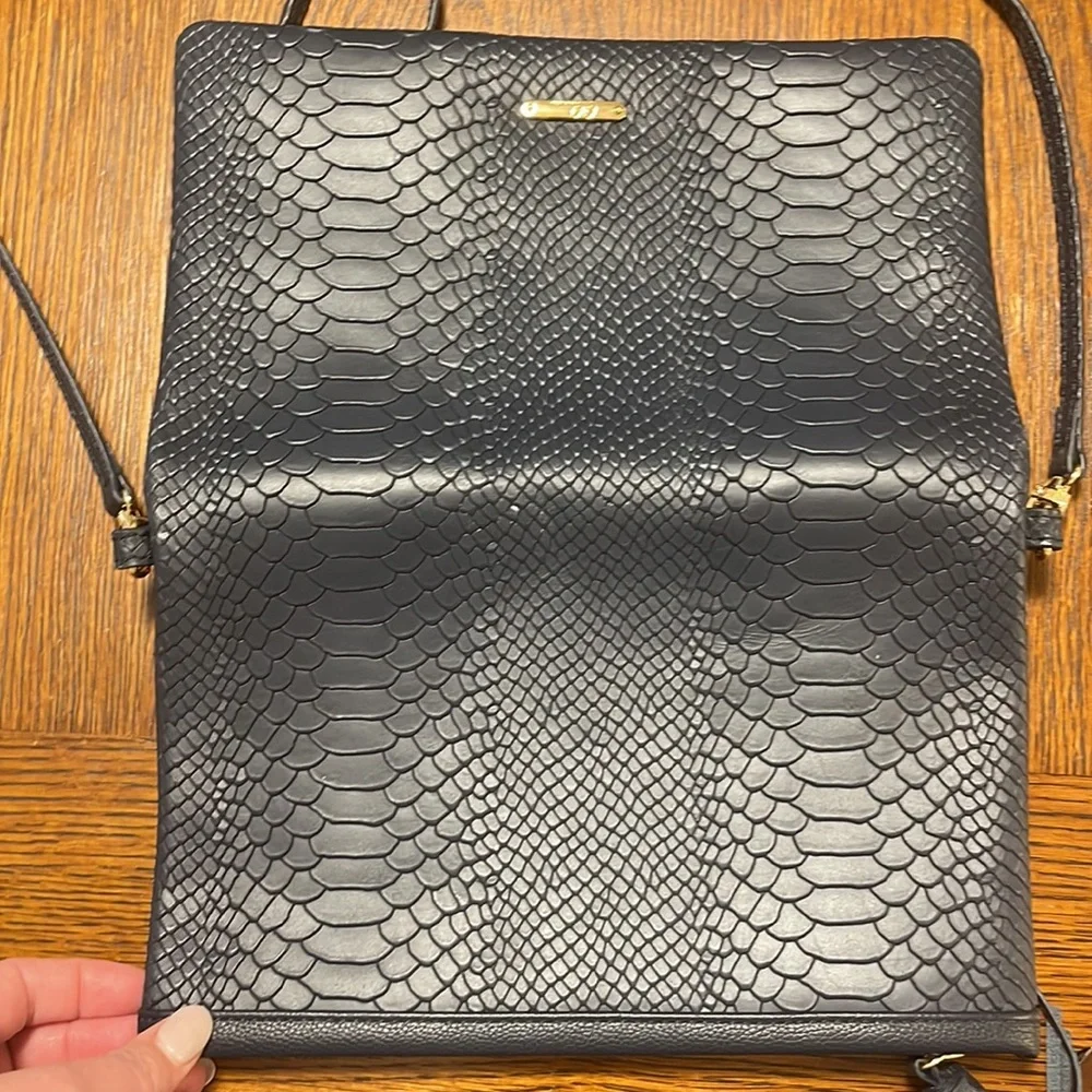 Crossbody - Picture 5 of 8